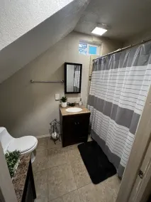 Spacious & Modern studio in the Heart of Roseville  - Image 2