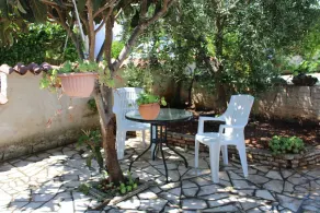 Cozy Solitaire Suite: 1BR, 1Bath, Triple Parking Haven for Two - Image 5