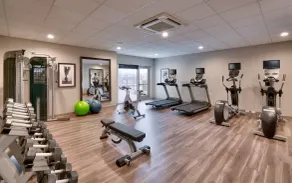 1 Bedroom | Free Breakfast. Pool & Hot Tub. Gym - Image 2
