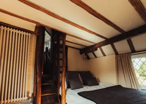 Charming Riverside Cottage - Ideal for Families & Groups, Pool, Gardens & River - Image 5
