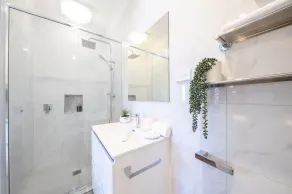2 Bedroom, 2 Bathroom Apartment, 5 minutes to the Main Street - Image 3