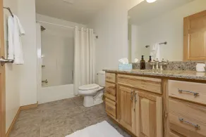 Luxury Lakeside living at Northern Bay Resort. Houses 13 with Exclusive BunkRoom - Image 3