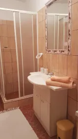 Three bedrooms apartment on ground floor - Image 2