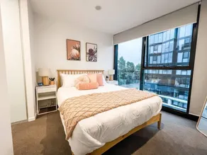 Centrally Located Luxury Apartment in Canberra - Image 5