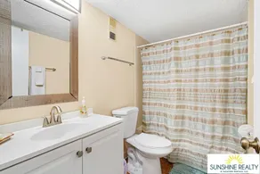 Récemment rénové condo de 3 chambres - rez de chaussée avec vue sur le lagon - Image 2
