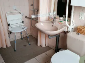 Gîte spacieux avec cheminée, proche nature, accessible PMR, idéal famille et motards - Image 3