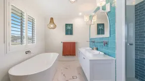 Hamptons House - Stylish Waterfront - Holiday Yamba - Image 2