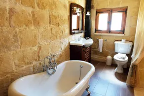 Villeleynah Amazing Gozitan Villa Pool - Happy Rentals - Image 3