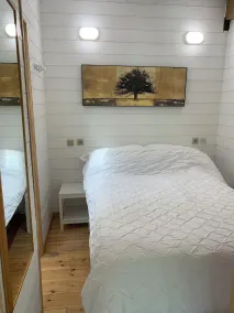 La Jenny Fauvette Comfort Chalet med udsigt over poolen i Naturiste Village - Image 5