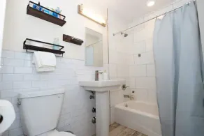 The Locust Landing, 10 Minutes to Beach, AC, Private Parking, 2 Bedrooms, Fits 5 - Image 3
