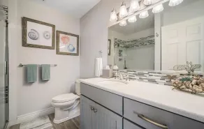 Beautiful 4 bed, 4 bath - 3 blocks to beach - Image 3