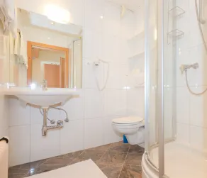 Doppelzimmer für 2 Gäste mit 23m² in Schladming - Image 2