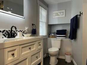 Modern 2 Bedroom Rental House, Close to Lake Michigan - Image 2