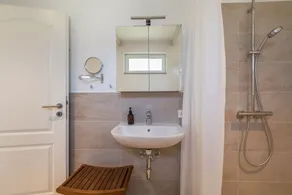 Holiday Home \"Holtdeel\" with Private Garden & Wi-Fi - Image 2