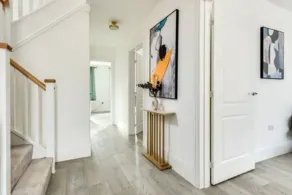 Stylish 4-BR House with 3 Ensuite & Free Parking - Image 3