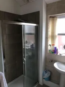 Room in town centre - Image 4