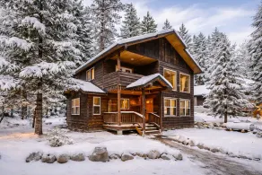 Just Plain Getaway 3 Bedroom Home by NW Comfy Cabins by RedAwning - Image 3