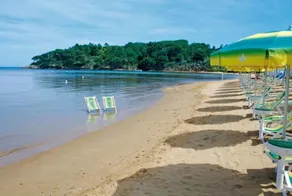 5 apartamentos de dois e três quartos (4 a 7 camas) com piscina privativa perto da praia - Image 2