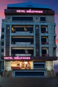 Hotel Hollyhock - Image 2