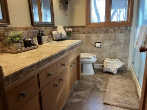 Cozy Home on Fox River w/ Outdoor Living  - 19 min  to EAA, 50 min to Lambeau - Image 3