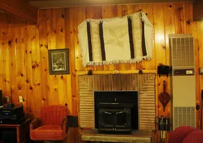 Simple mountain cabin on the banks of the mighty Saint Vrain Creek - Image 2