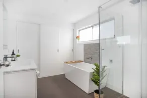 Pet-friendly family home close to the beach in Narrawallee - Image 3