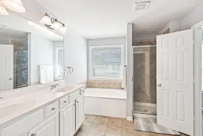 Calming Grey Townhouse with Jacuzzi Bathtub - Image 3