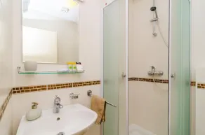 Niko's Sea View Apartment - Image 5
