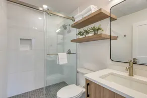 Sleeps 20, 4 Units 10bdr, Hot Tub, Near Old Bend + DT Aerie by Avantstay - Image 5