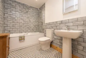 A marketing that sleeps 2 guests  in 1 bedroom - Image 2