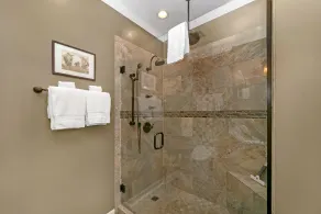 Lake Toxaway Falls: Waterfall Views, Luxury Condo, minutes from hiking! - Image 4
