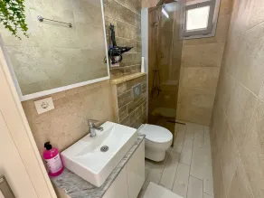 Self contained forest view luxury apartments - Image 4
