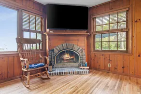 4 bed house on the shore of Lake Michigan - Image 2
