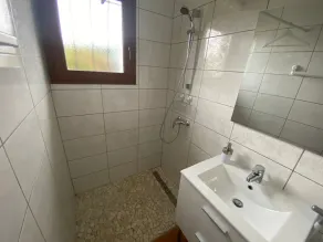 Cosy house with large garden - Image 2