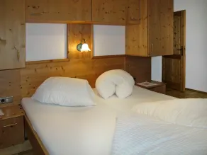 Stunning private villa for 12 guests with WIFI, TV, patio and pets allowed - Image 5