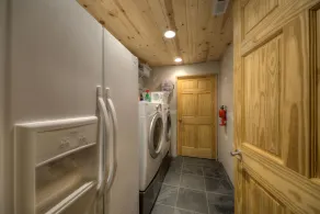 Custom log lodge with private hot tub, gorgeous decks, game room & fireplaces - Image 4