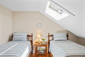 Boatyard Luxury Waterfront Apartment - Image 5
