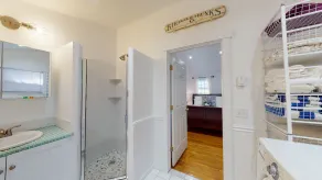 Charming cottage, close to lower Main Street. - Image 2