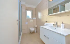 Luksuriøst hjem i Unesic med sauna - Image 5