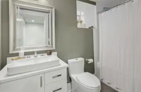 Lovely getaway 2BR 2BA Apartment near Wrigley Field - Image 3