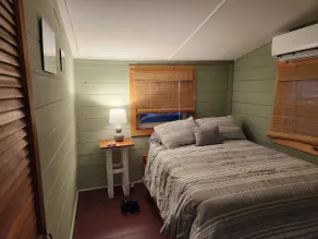 Cute and cozy lake cottage, next to DAR State Forest - Image 4
