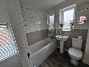 Ipswich - 3 Beds - Sleeps 6 - Private Garden - Image 5