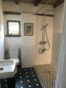 Fantastisk privat have og pool, rummelig villa beliggende omkring smuk gårdhave - Image 3