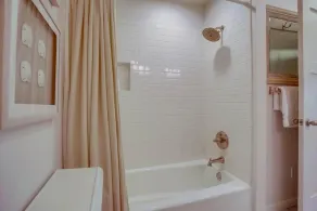 Charmant appartement en copropriété entièrement équipé avec barbecue, jacuzzi et piscine chauffée - Image 4