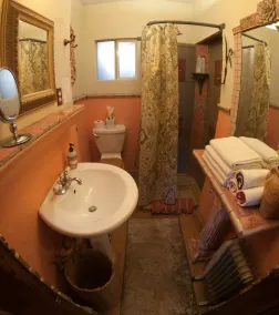Quiet room in historic hotel, with queen bed, attached bath and kitchenette. - Image 3