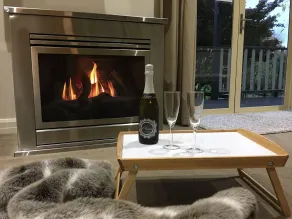Private Suite, Spa, Double shower, log fire, rural views & farm animals - Image 2