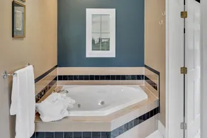 Ben Flint King Suite in Carriage House - Red Clover Inn - Image 2