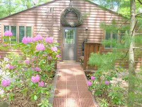 Spa Cabin: Lakefront w Private Sauna & Hot Tub, Kayaks, Dock, 5 Star Clean Rated - Image 4