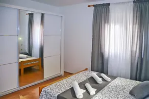 Holiday apartment with terrace and barbecue - Image 5
