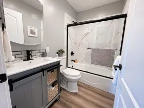 Newly remodeled Cozy Home Centrally located - Image 5